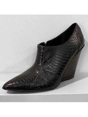 Kenneth Cole Black Snakeskin Pointy Ankle Bootie Size 9